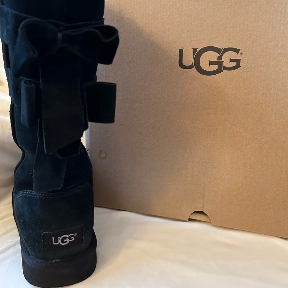 UGG | Allegra Bow II - Picture 1 of 8